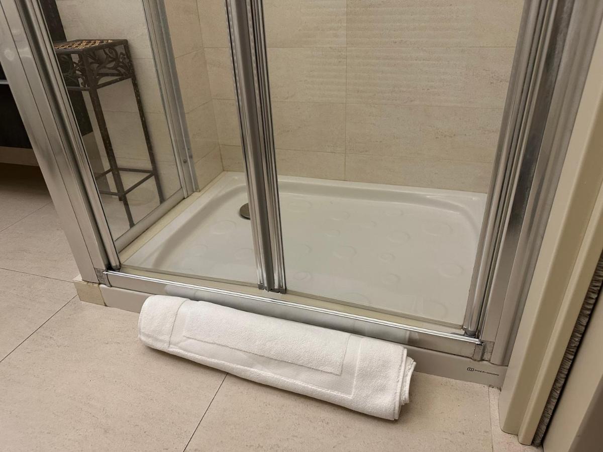 Casavale Elegante Residenza 108 Mq Max 7 Persone Apartment Piacenza Luaran gambar